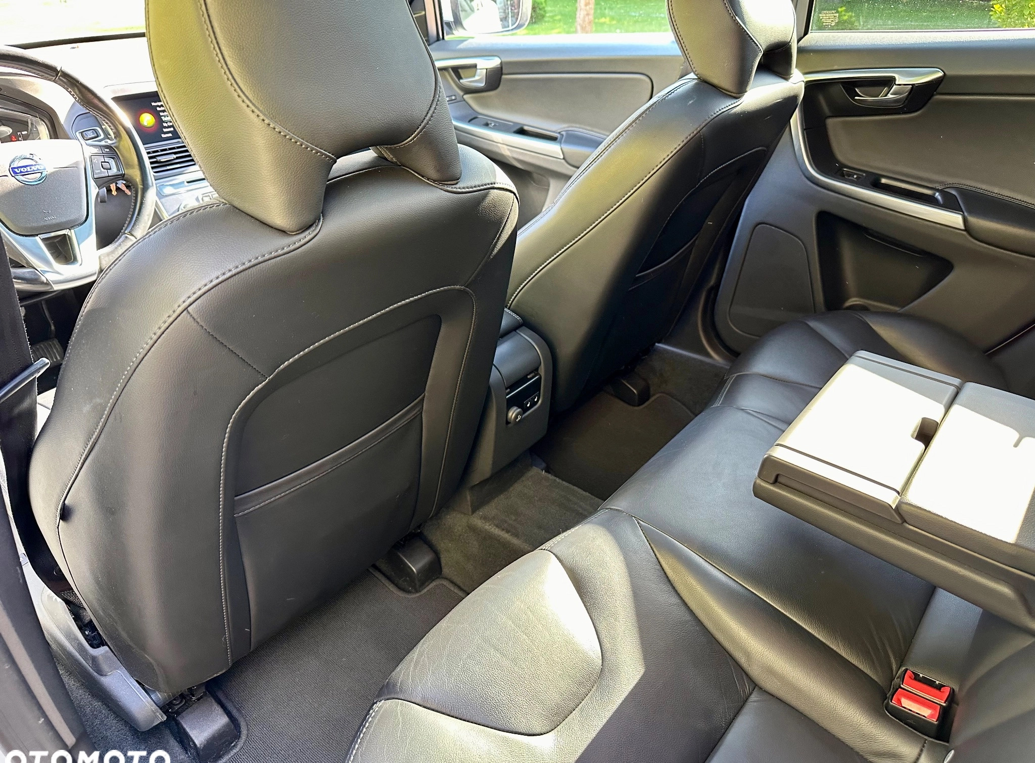 Volvo XC 60 cena 125000 przebieg: 159900, rok produkcji 2017 z Warszawa małe 497